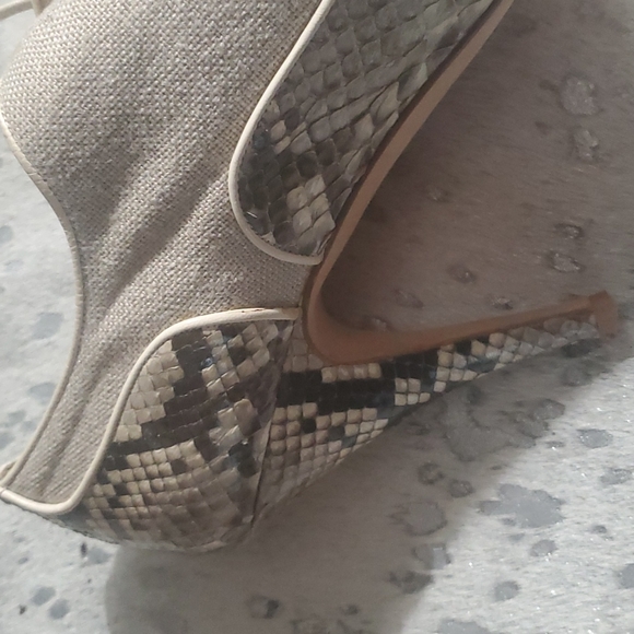 Genuine Snakeskin and Linen Te Casan heels - Picture 3 of 17